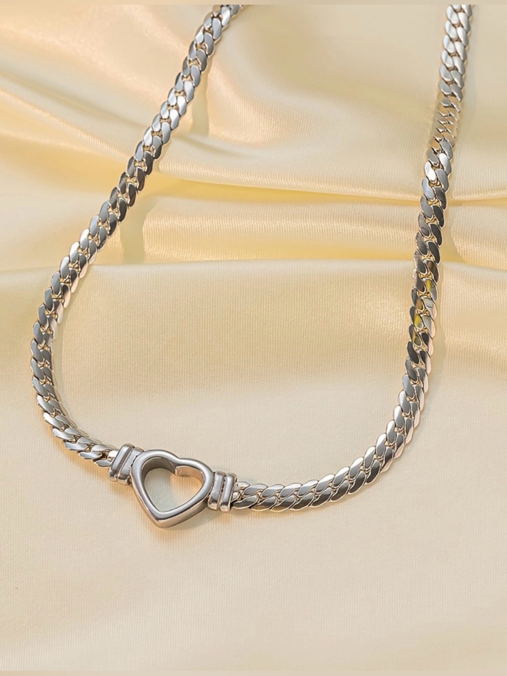 Anthropologie Silver Heart Link Collar Necklace 

Hypoallergenic Tarnish Free